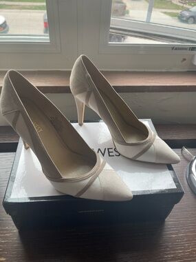 Nine West color block suede heel size 7M.